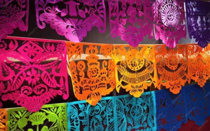 What are some traditional Mexican decorations
